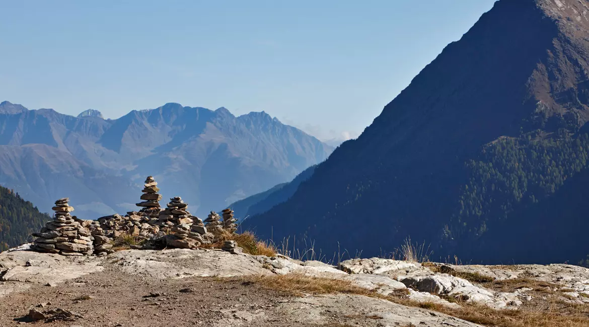 suedtirol-steinmaennchen-berge