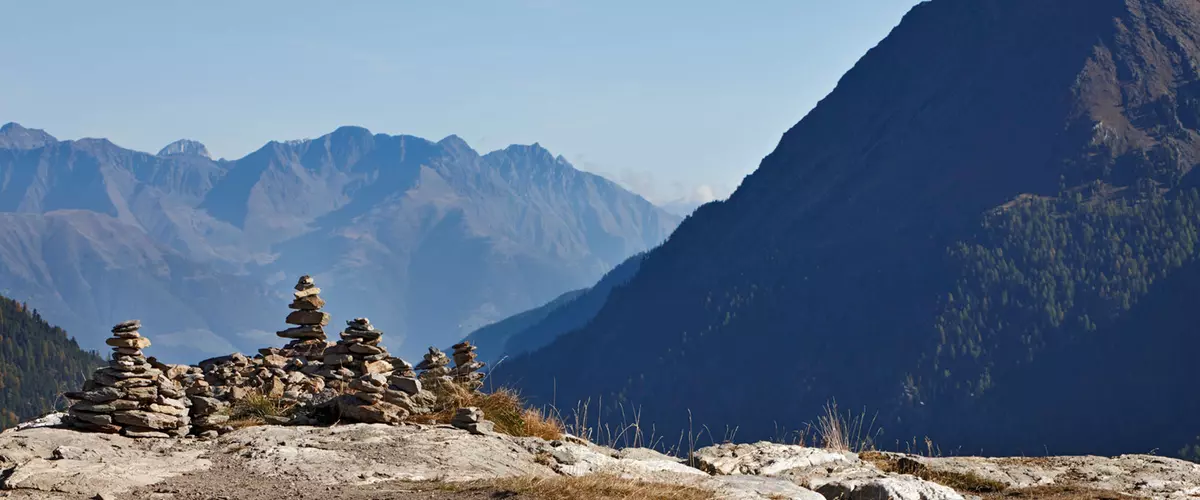 suedtirol-steinmaennchen-berge