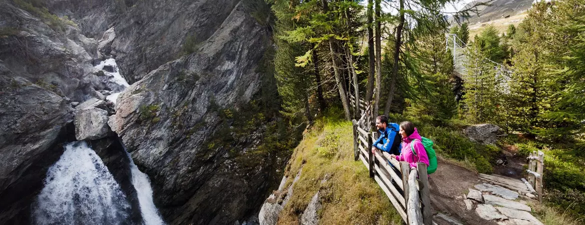 wasserfall-berge-natur